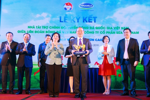 Vinamilk[-]tài[-]trợ[-]cho[-]Đội[-]tuyển[-]Bóng[-]đá[-]quốc[-]gia[-]Việt[-]Nam